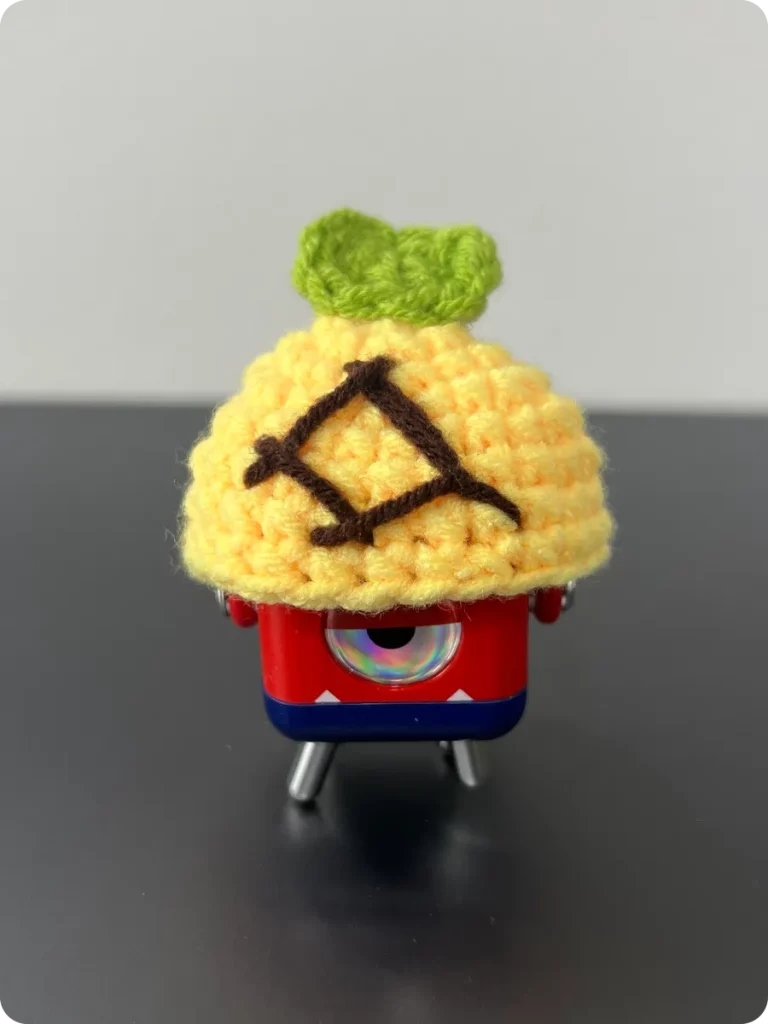 Desktop electronic toy knitted hat